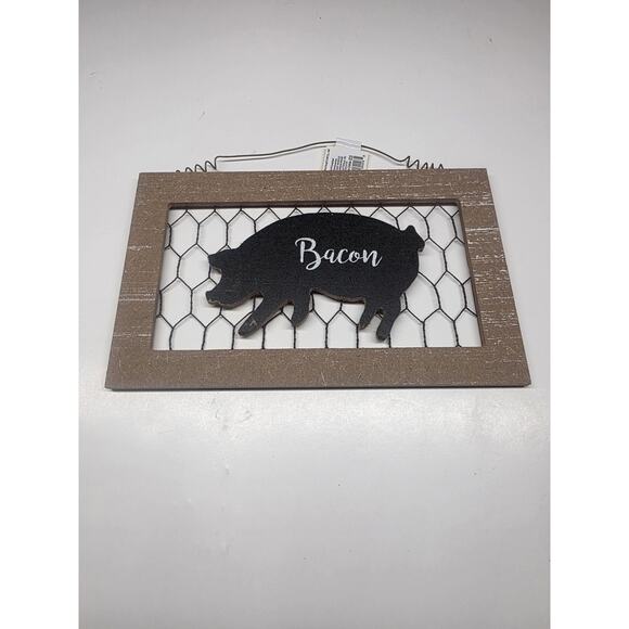 NEW Farmhouse Pig Wood Silhouette Chicken Wire Decor Sign 8" x 4.75" NWT - Picture 1 of 2